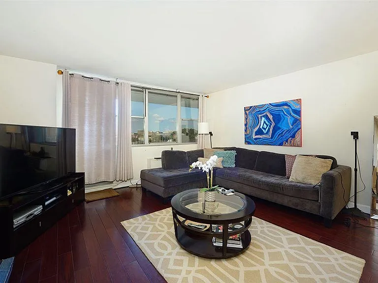 6040 Kennedy Blvd E #8 — Photo 2