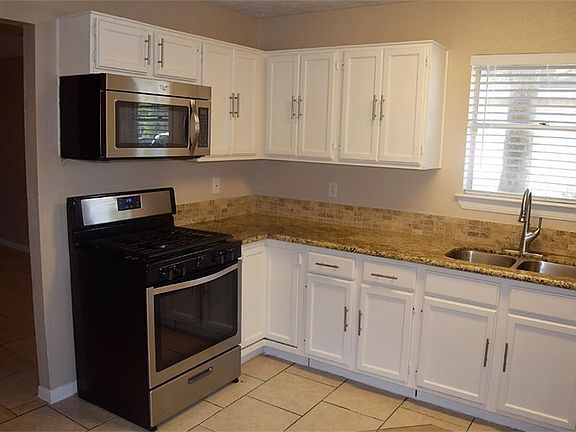 3rd image of 1006 Bayou Vista Dr
