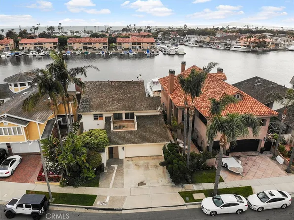 17051 Bolero Ln, Huntington Beach, CA 92649
