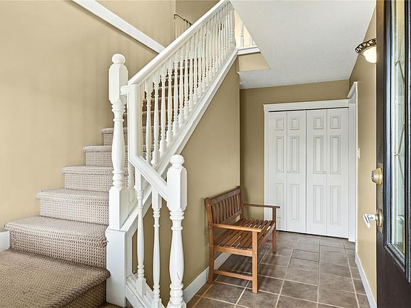 4th image of 844 Therres Cres