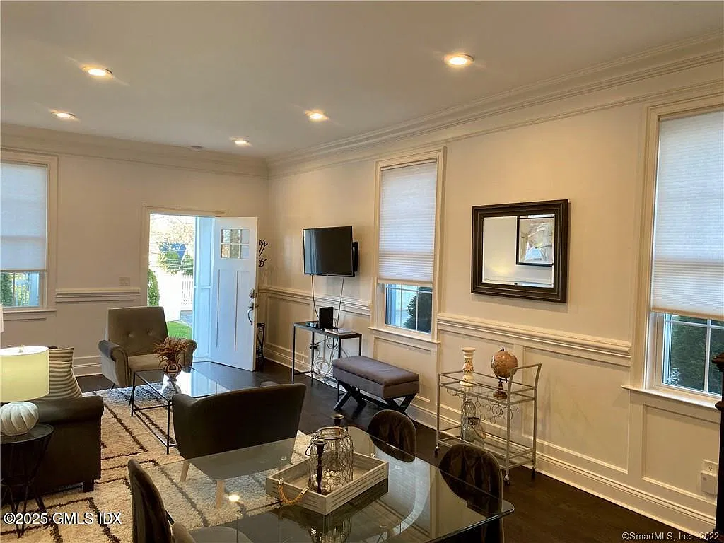 2 bed, 2.0 bath, 1135 sqft, $8,000 — Photo 4