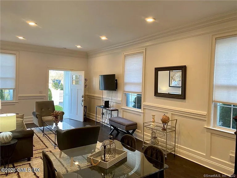 84 E Putnam Ave — Photo 4