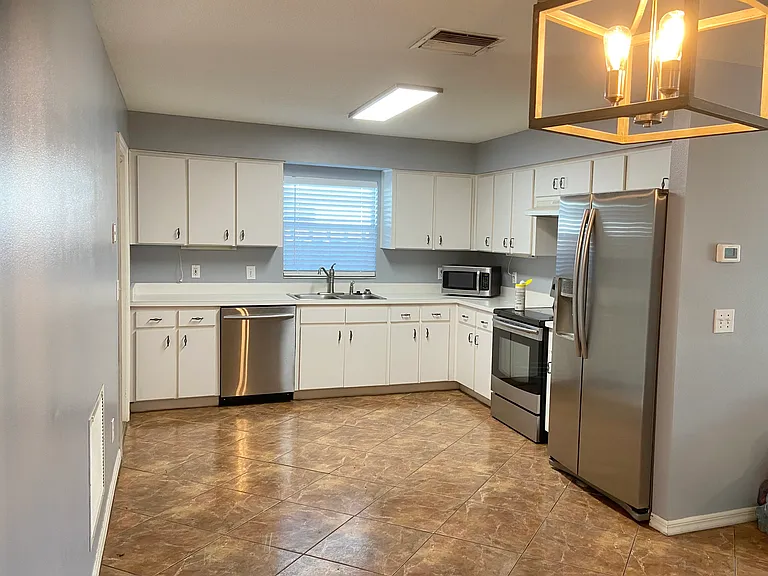 1906 Kettler Dr — Photo 3