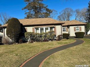 15 Boston Ave, Massapequa, NY 11758