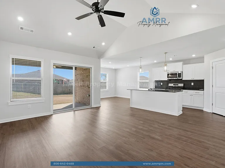 402 Cattleman Ln — Photo 6