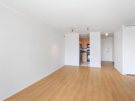 2nd image of 1960 N Lincoln Park West Ave #2106