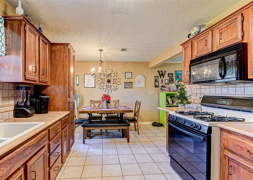 1st image of 305 Forest Oaks Ln