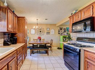 305 Forest Oaks Ln, Lake Jackson, TX 77566
