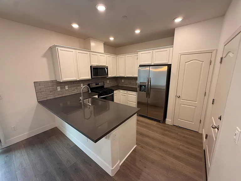 9941 Del Surf Ln — Photo 3