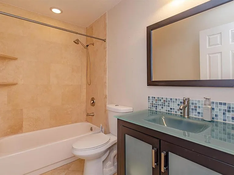 5303 Indian Creek Dr #D — Photo 14