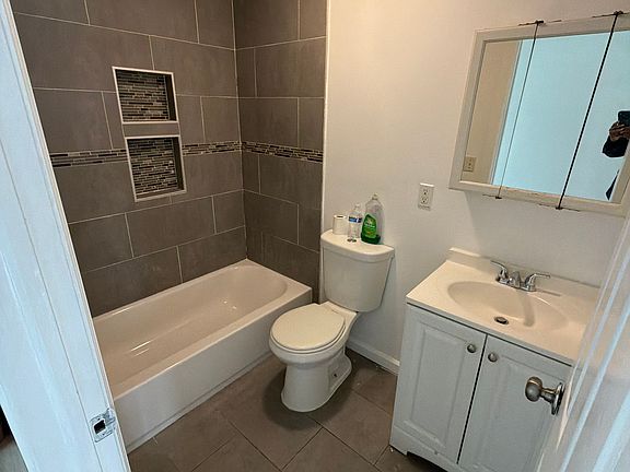 5th image of 18 Clinton St #2A