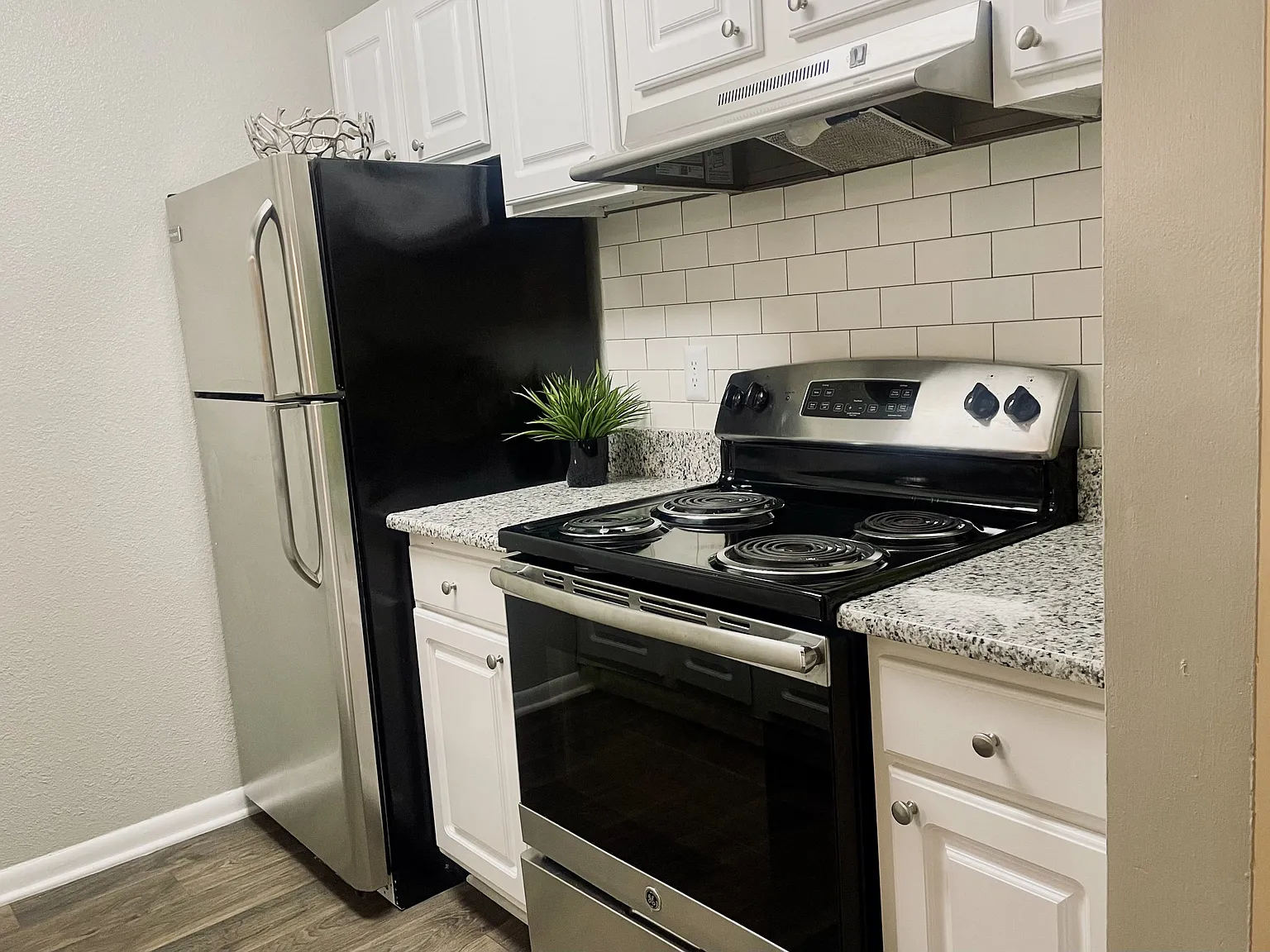 The Pointe at Irving Park — Photo 4