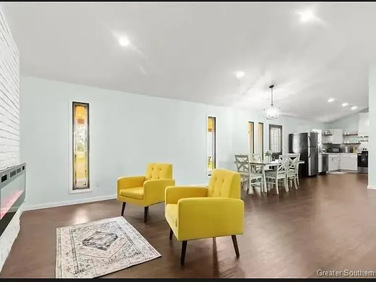 2822 Wilson Dr — Photo 5