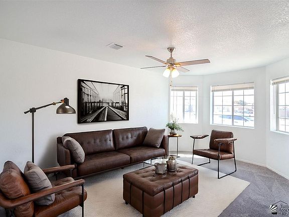 3rd image of 2687 S El Capitan Ave