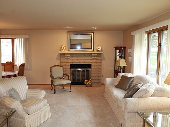 4th image of 7312 W 152nd St #70