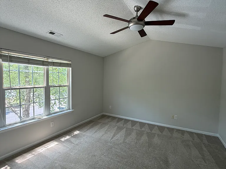 405 Gelderland Dr — Photo 11