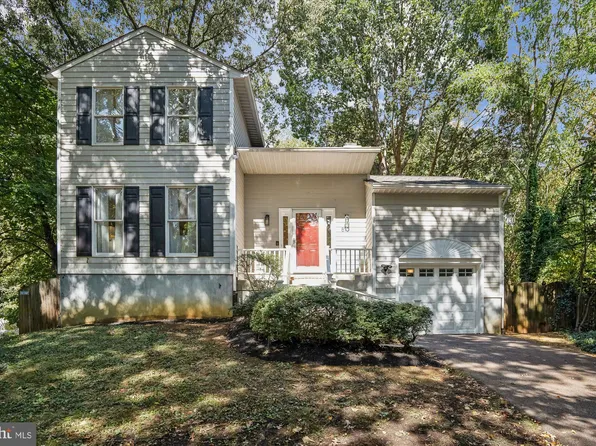 810 Chestnut Tree Dr, Annapolis, MD 21409