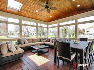 1628 Saratoga Ln, Glenview, IL 60026