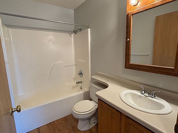 5th image of 124 Earl St APT 5