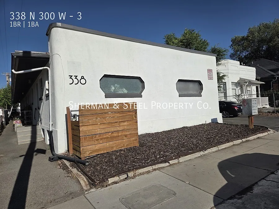 Spacious & Bright 1-Bedroom Apartment in Prime Salt Lake City Location — Photo 2