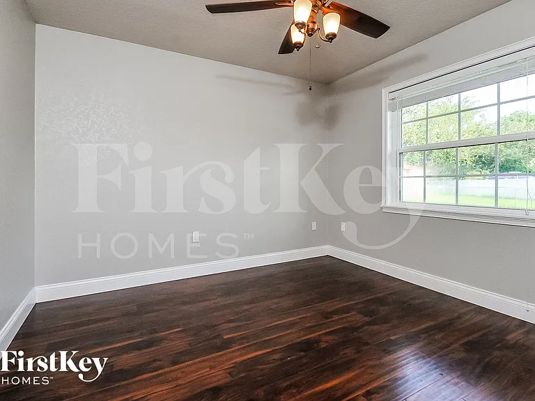 4635 Dillwyn Dr — Photo 13