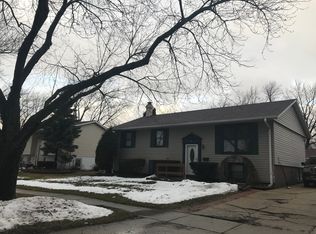 161 Egan Dr #1, Streamwood, IL 60107