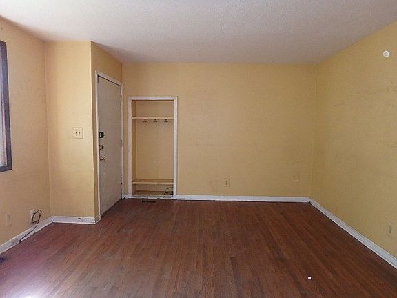3rd image of 34130 S Wildwood St