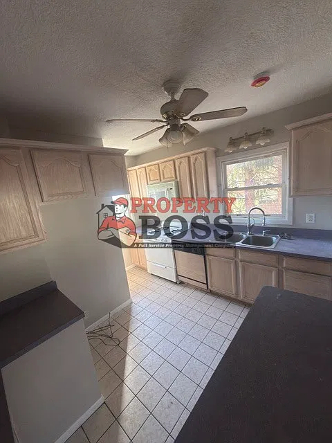1943 Warwick Ave. - 1 — Photo 2