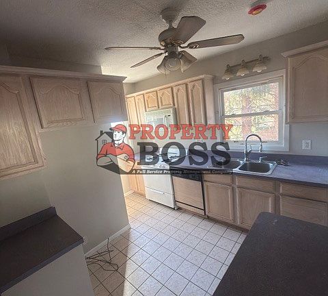 2nd image of 1943 Warwick Ave