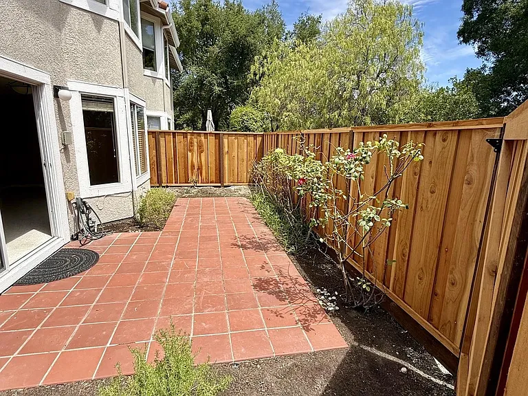 365 Bellflower Dr — Photo 32