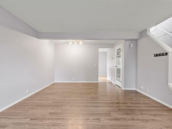 5th image of 10 Saint Andrews Ave