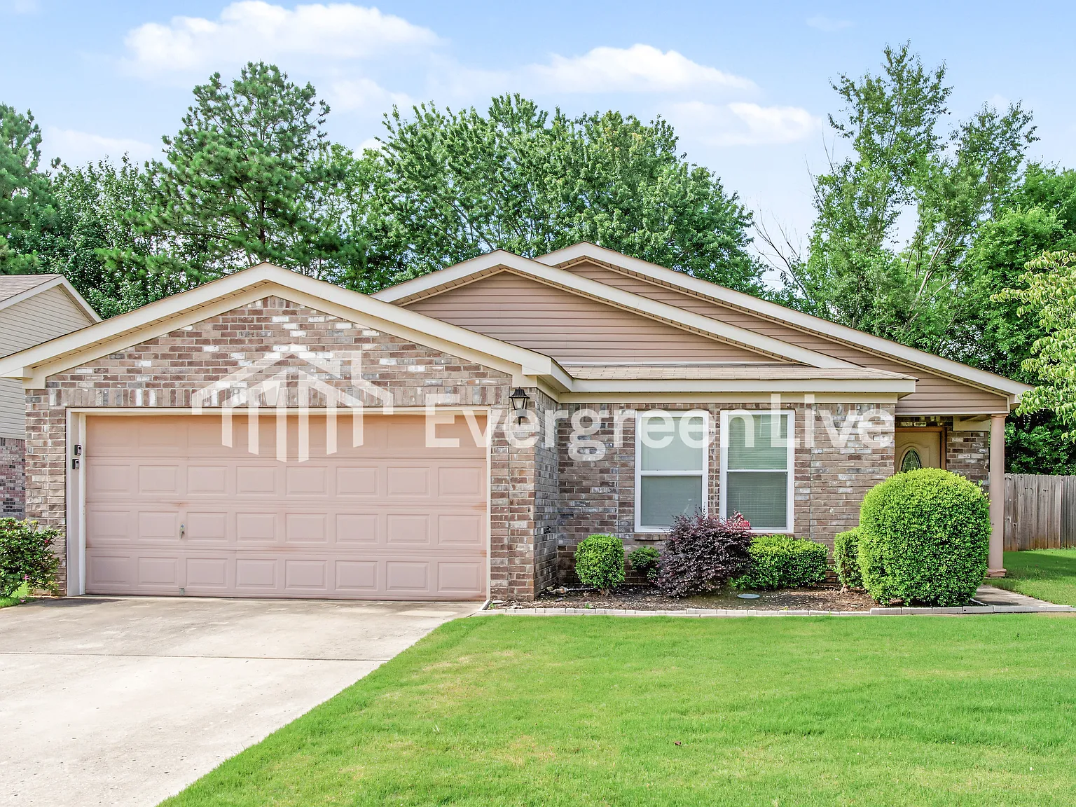 3 bed, 2.0 bath, 1931 sqft, $1,795 — Photo 1