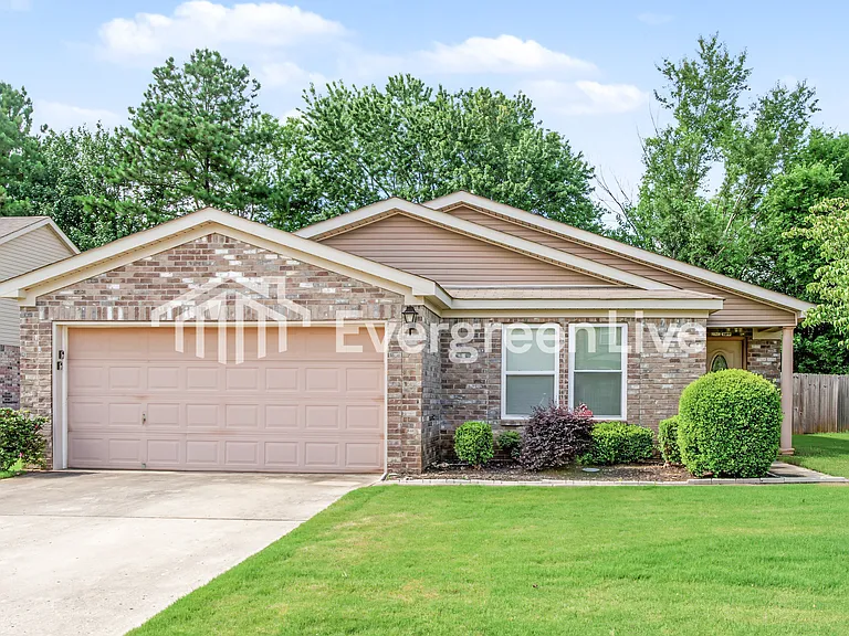 233 Laramie Cir NW — Photo 1