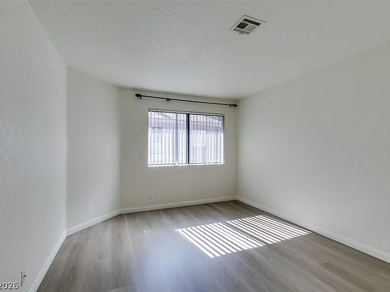 5054 S Rainbow Blvd #202 — Photo 28