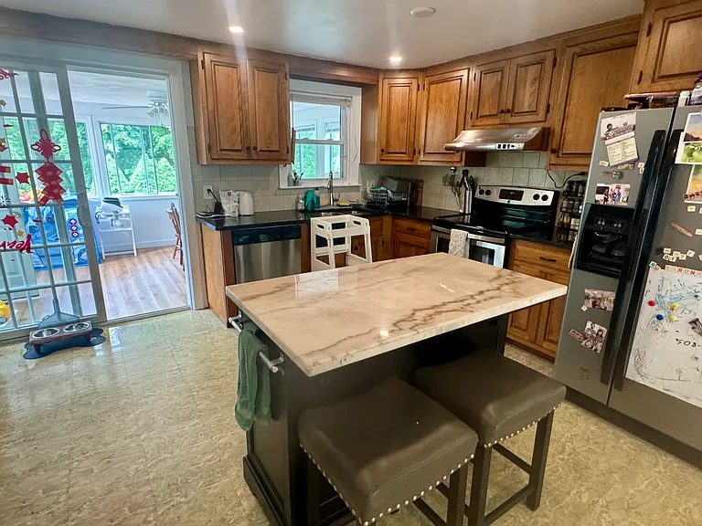 30 Grapevine Ave — Photo 2