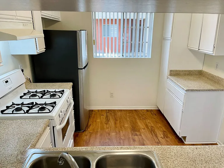 Emerson Townhomes — Photo 9