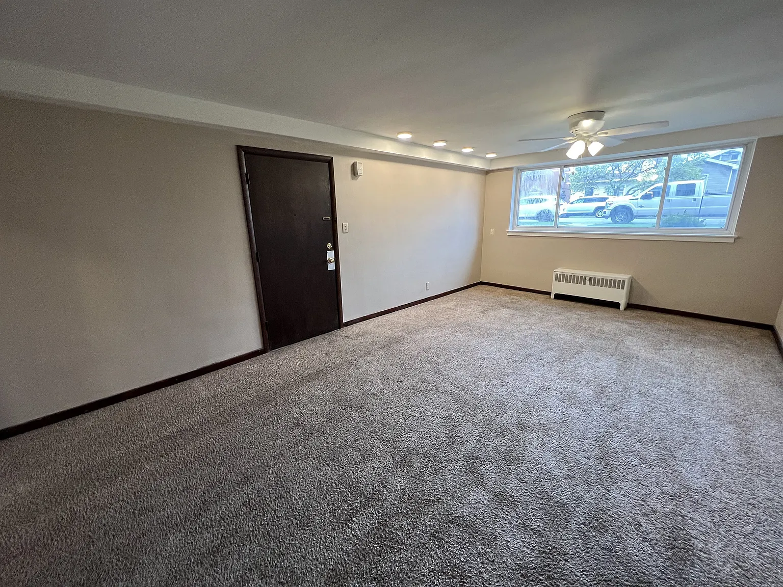 East Chicago Down Town Baring Apartments — Photo 2