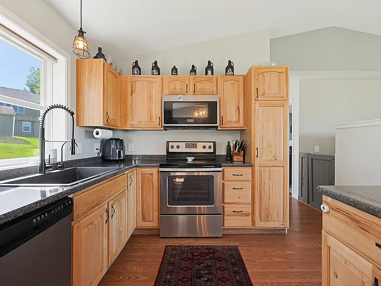 72 Frost Hill Ave — Photo 7
