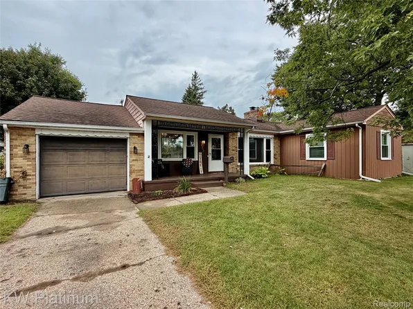 1215 16th St, Port Huron, MI 48060
