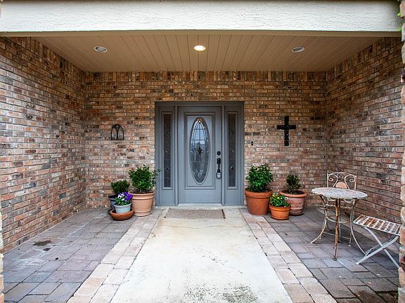 3rd image of 103 N Mount Haven Dr