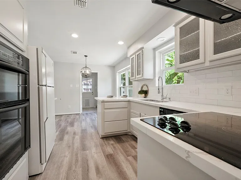 1726 Ashford Hollow Ln — Photo 16