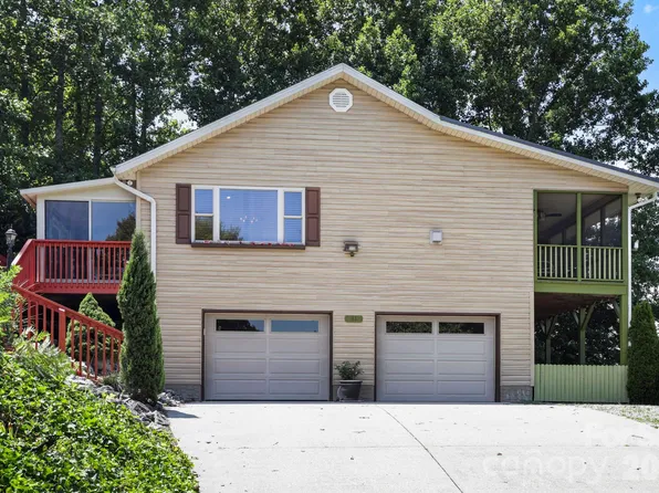 81 Chestnut Ln, Hendersonville, NC 28792