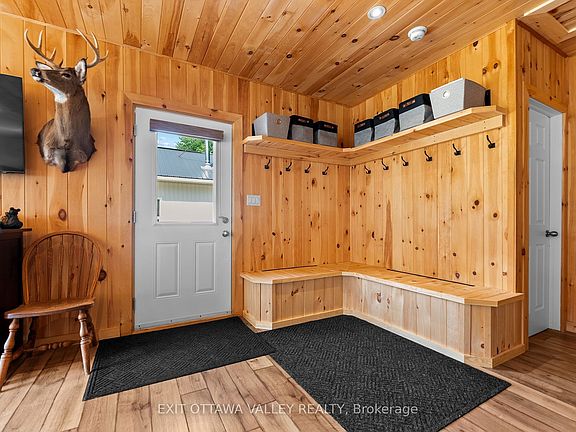 3rd image of 495 Gravel Pit Ln