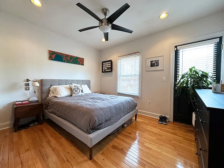 410 E Cross St — Photo 8