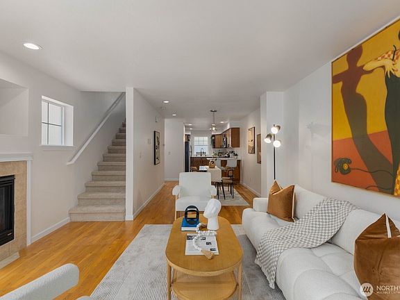 4th image of 13810 Greenwood Avenue N #D