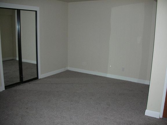 5th image of 135 Lake Dr