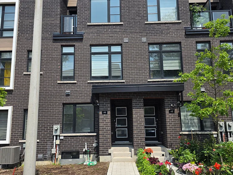46 Akil Thomas Gdns S — Photo 1