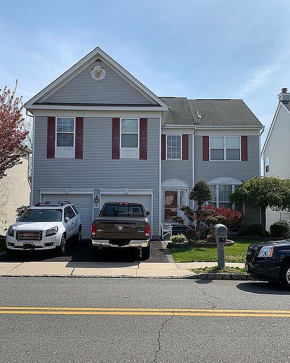 1st image of 4 Turnberry Dr