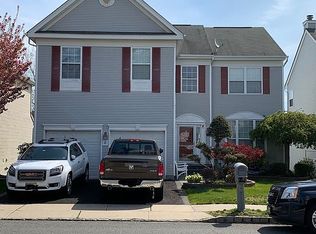 4 Turnberry Dr, Manalapan, NJ 07726