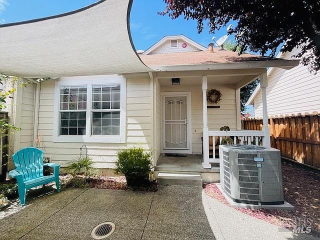 2nd image of 10 Bay Tree Court